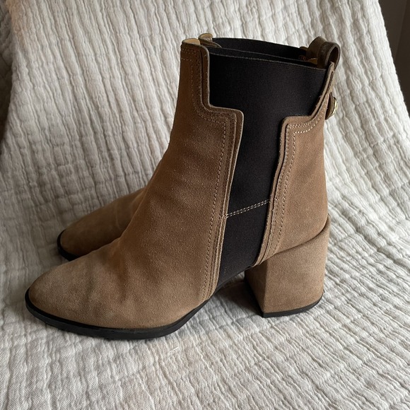 TOD´S Classic Tan Suede Heeled Chelsea Boots Size 37
